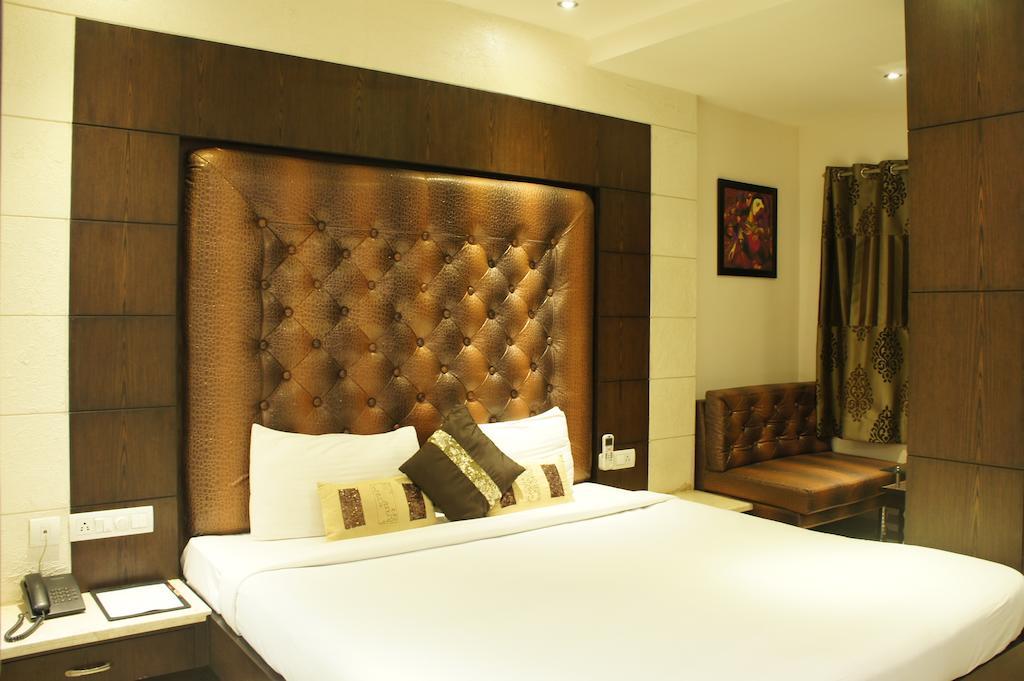 Hotel Surya Prime Kota  Rum bild