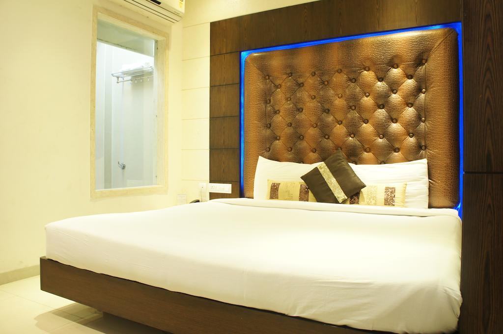 Hotel Surya Prime Kota  Exteriör bild